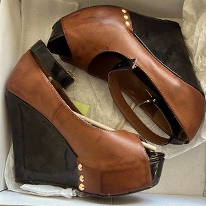 Brown and black Platform Wedge